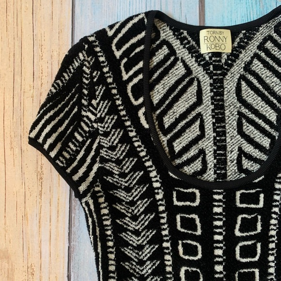 Stylish Black and White Patterned mini Dress - Picture 6 of 9